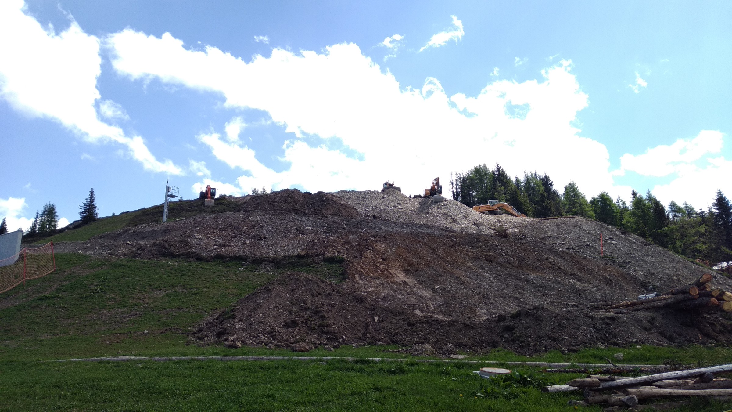 Baggerarbeiten  oberhalb des Helmrestaurants