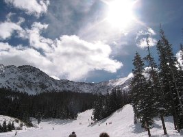 Eine Turmkanone zu sehen.