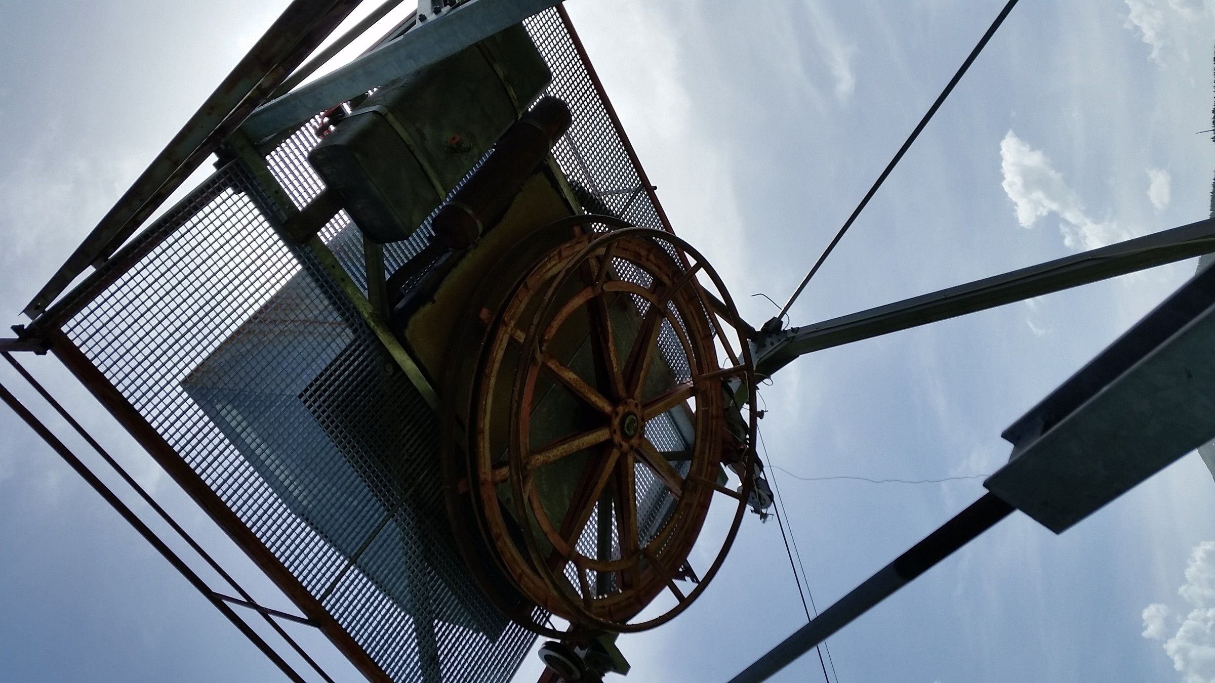 STEMAG U60 mit Brückenantrieb, Dieseltank ist gut erkennbar! Ich fürchte, der Motor wird nie wieder laufen, die Betriebszeiten sind endgültig vorbei