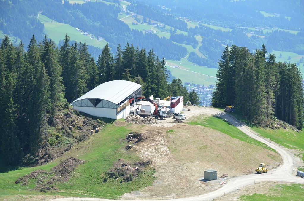 Halle bei der ehemaligen Bergstation