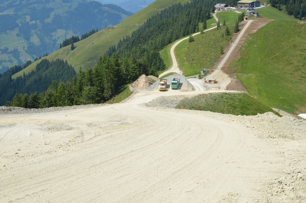 Pistenbau unten; Laubkogelpiste aufgeschüttet und planiert