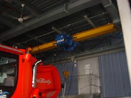 und zuletzt noch ein Bild des Windenkrans in der Pistenfahrzeug Garage (damit kann man Pistenfahrzeug-Winden aufhängen)