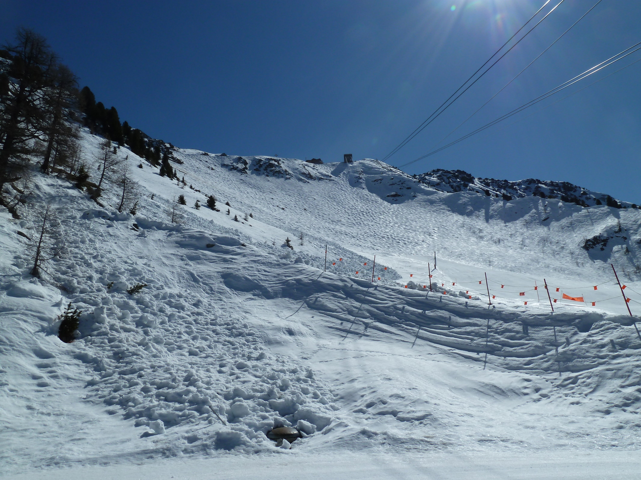 Präparierungsende von unten. Hier gehen im Frühling auch gerne mal Lawinen ab (März 2012)