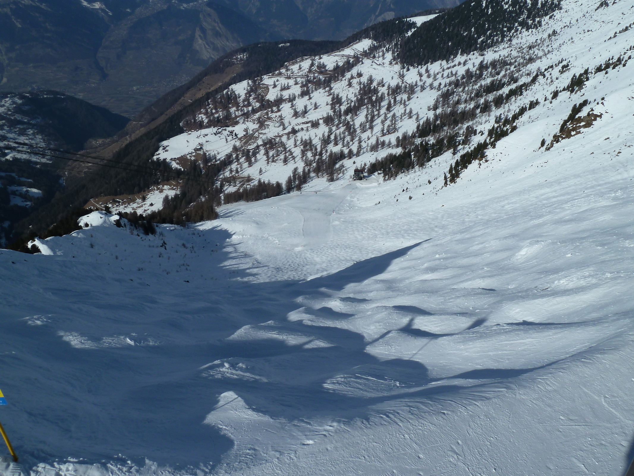 PB "Route" von oben. Die bleibt dann wenigstens bestehen wenn die andere Piste durch Beschneiung und Präparierung gezähmt wird (Februar 2011)