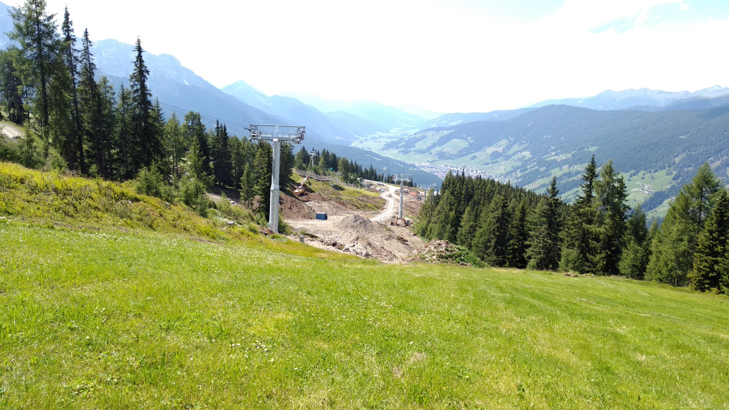 Piste wird im Bereich der ehemaligen Talstation 3er Sessellift Helm verbreitet und planiert