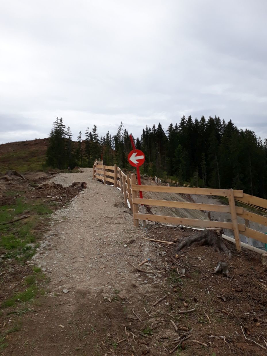 Umleitung mit Pistentafeln ...