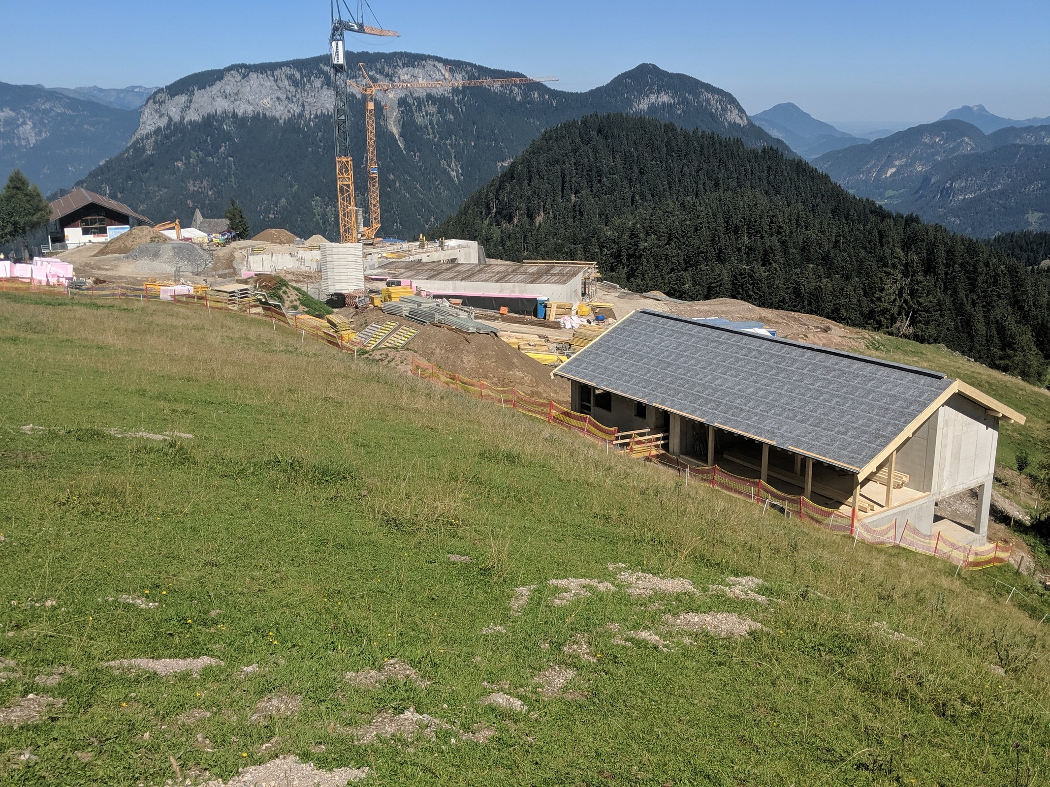 Kraftalm - beim Wirtschaftsgebäude ist das Dach schon oben