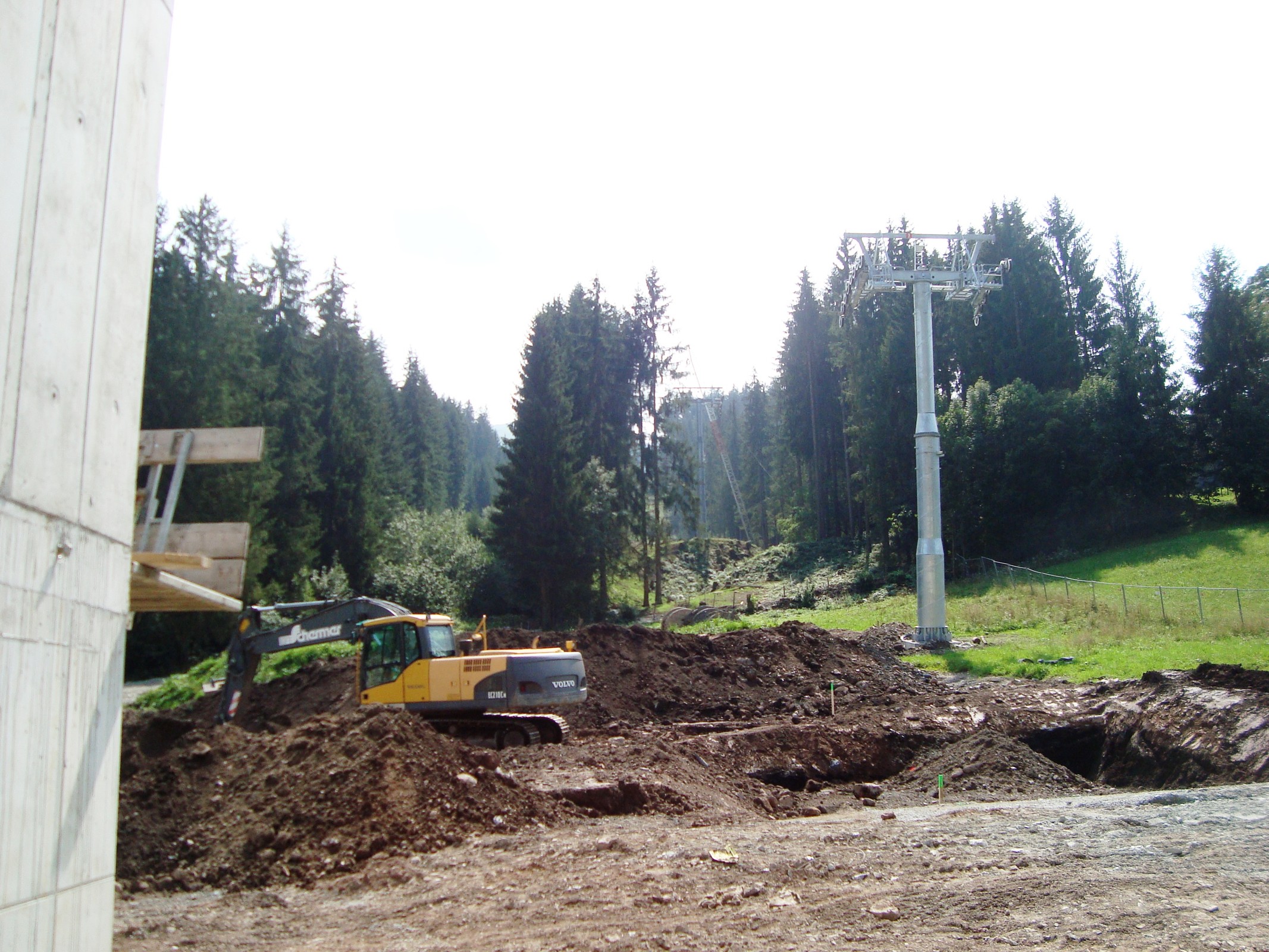 Waldschneise alte und neue Trasse unten