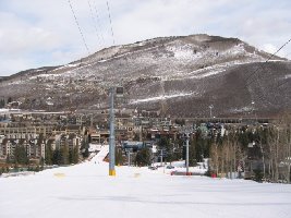 In der Mitte die Skibrücke