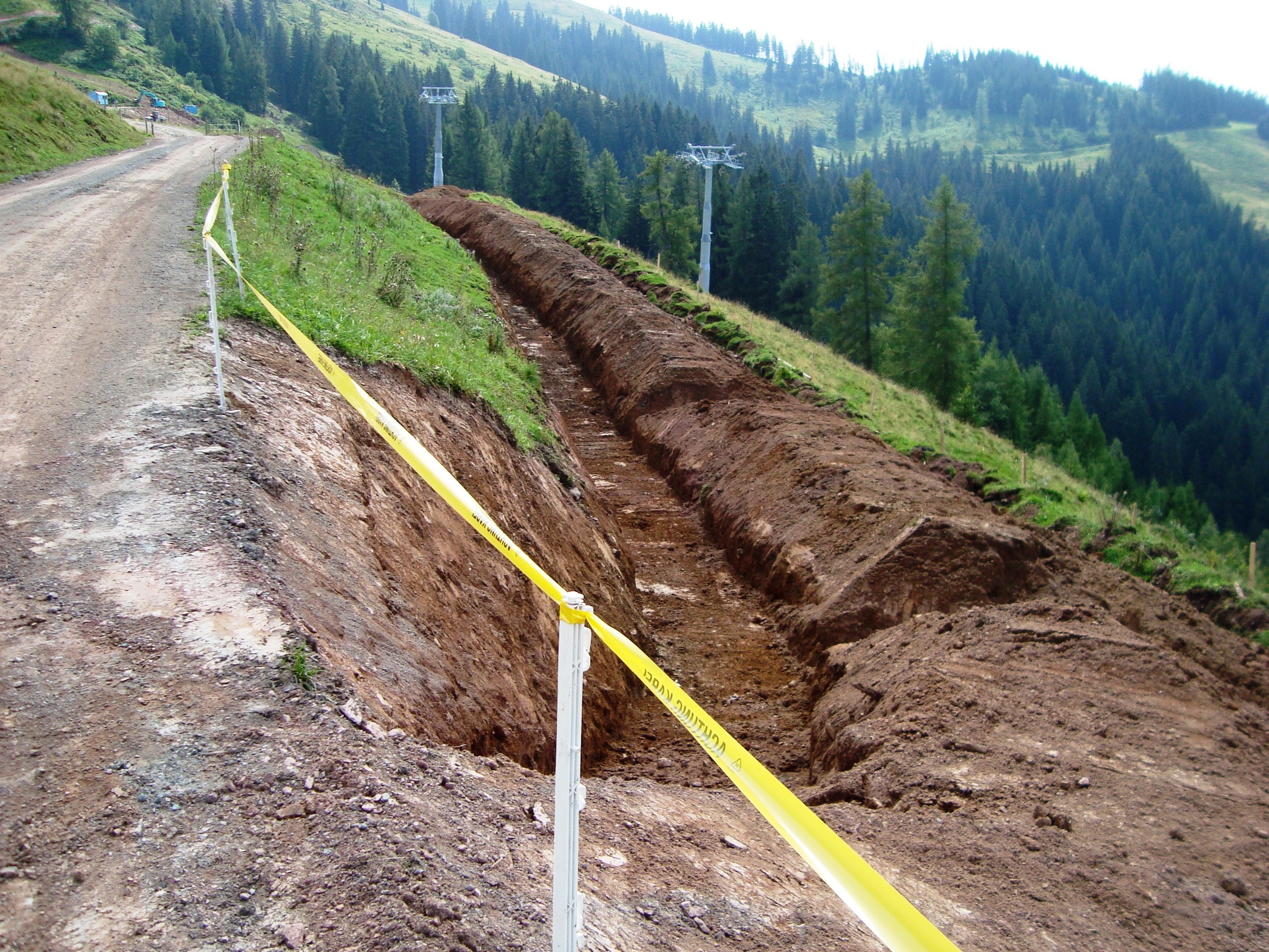 Auch am blauen Umfahrungsskiweg finden Grabungsarbeiten statt.