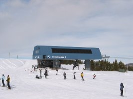 Auf 3150 m am Eagle&amp;amp;acute;s Nest. Die EUB-Bergstation liegt direkt hinter dem Photographen