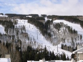 Im Zoom: unter den Liften die &amp;quot;Bwana&amp;quot;, rechts die &amp;quot;Simba&amp;quot;