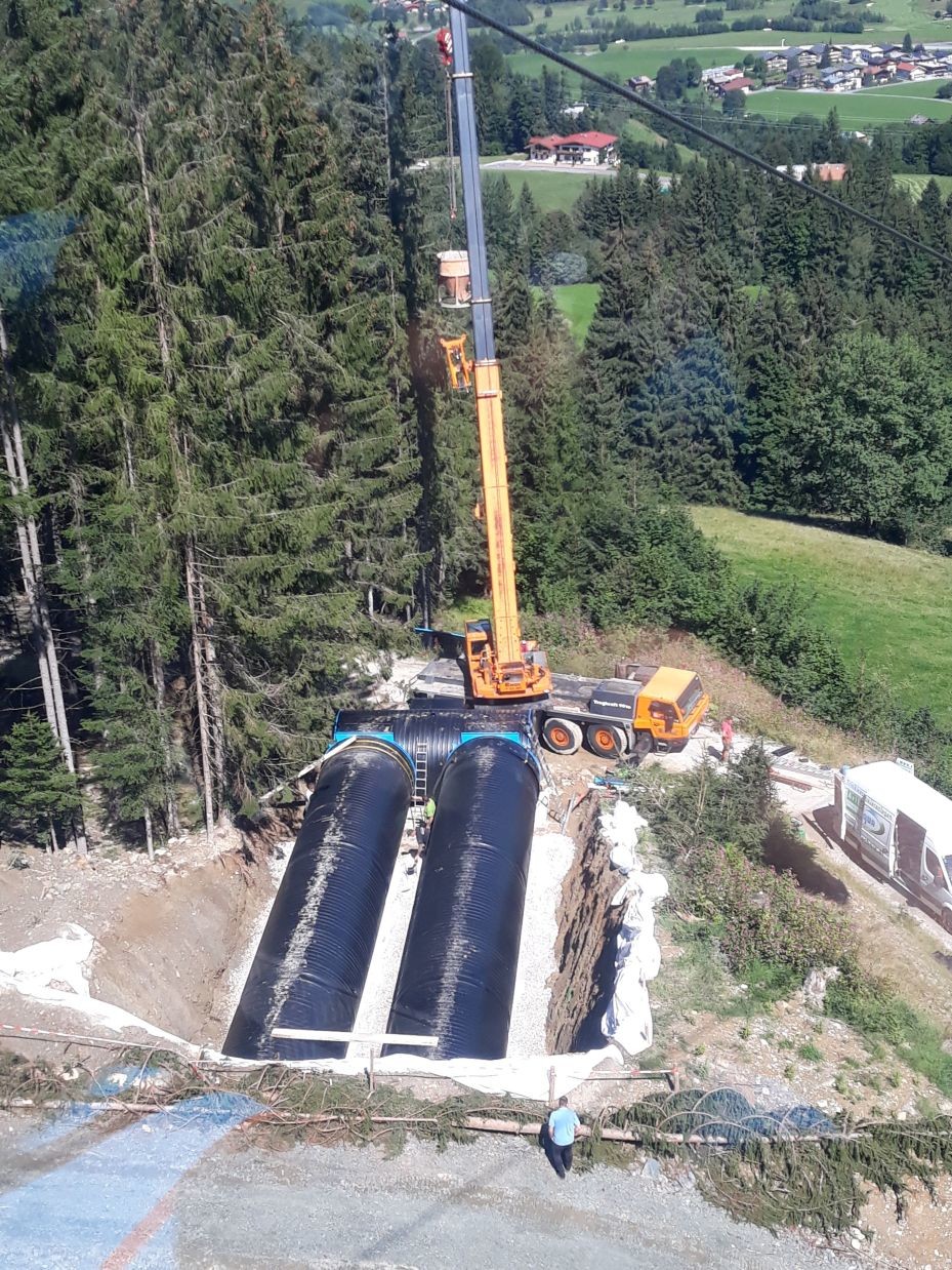 Trinkwasserreservoire für die Gemeinde, ca. 200.000 Liter unterhalb der Mittelstation