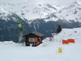 Nochmal die Talstation vom Skilift Marenda. Im Hintergrund sieht man die Talstatino der 4KSB Grands Plans.