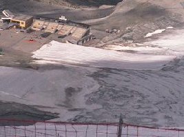 Hier noch ein Blick ins SKistation inclusive der VErmattung am Gletscherende