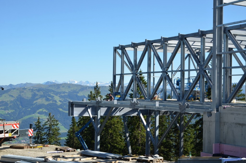 Bahnhof aufgeständert