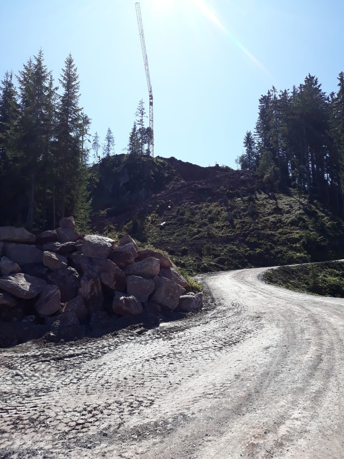 Blick auf die Trasse Richtung Gipfel/Bergstation