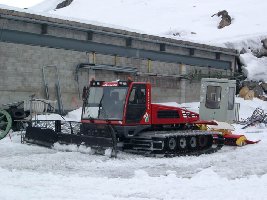 Eine etwas ältere Schneeraupe.