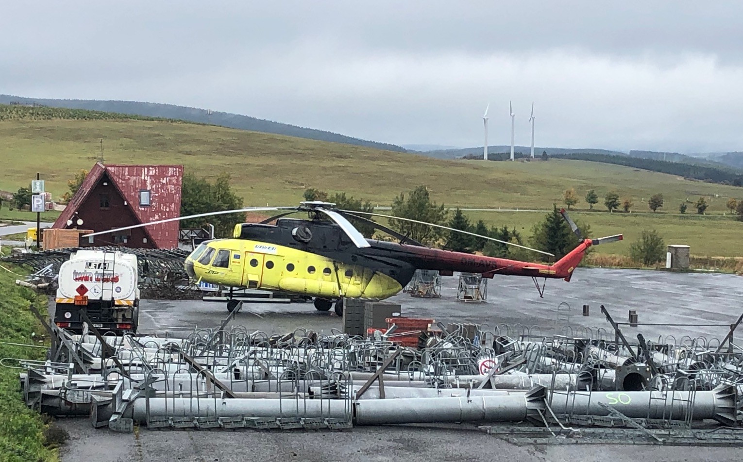 Hubschrauber vs. Tankwagen