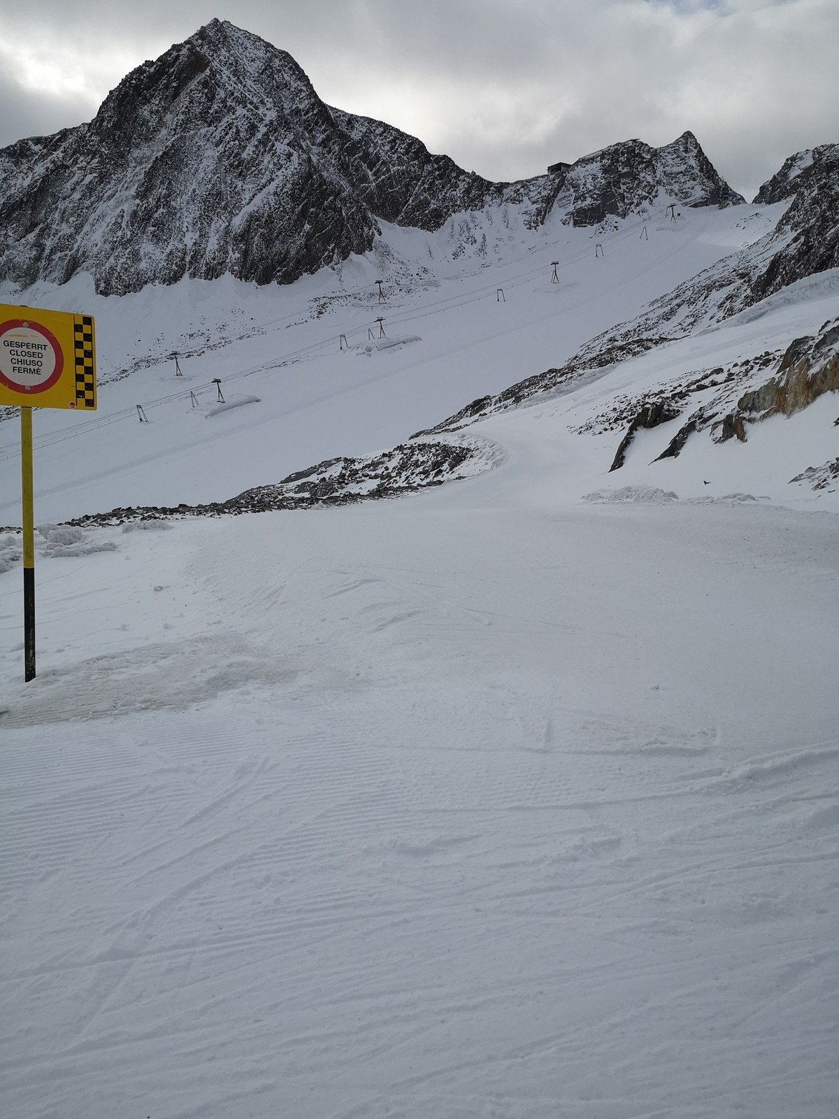 Zum Mittagessen ging es dann wieder über die gesperrte 7a zum Eisgrat.