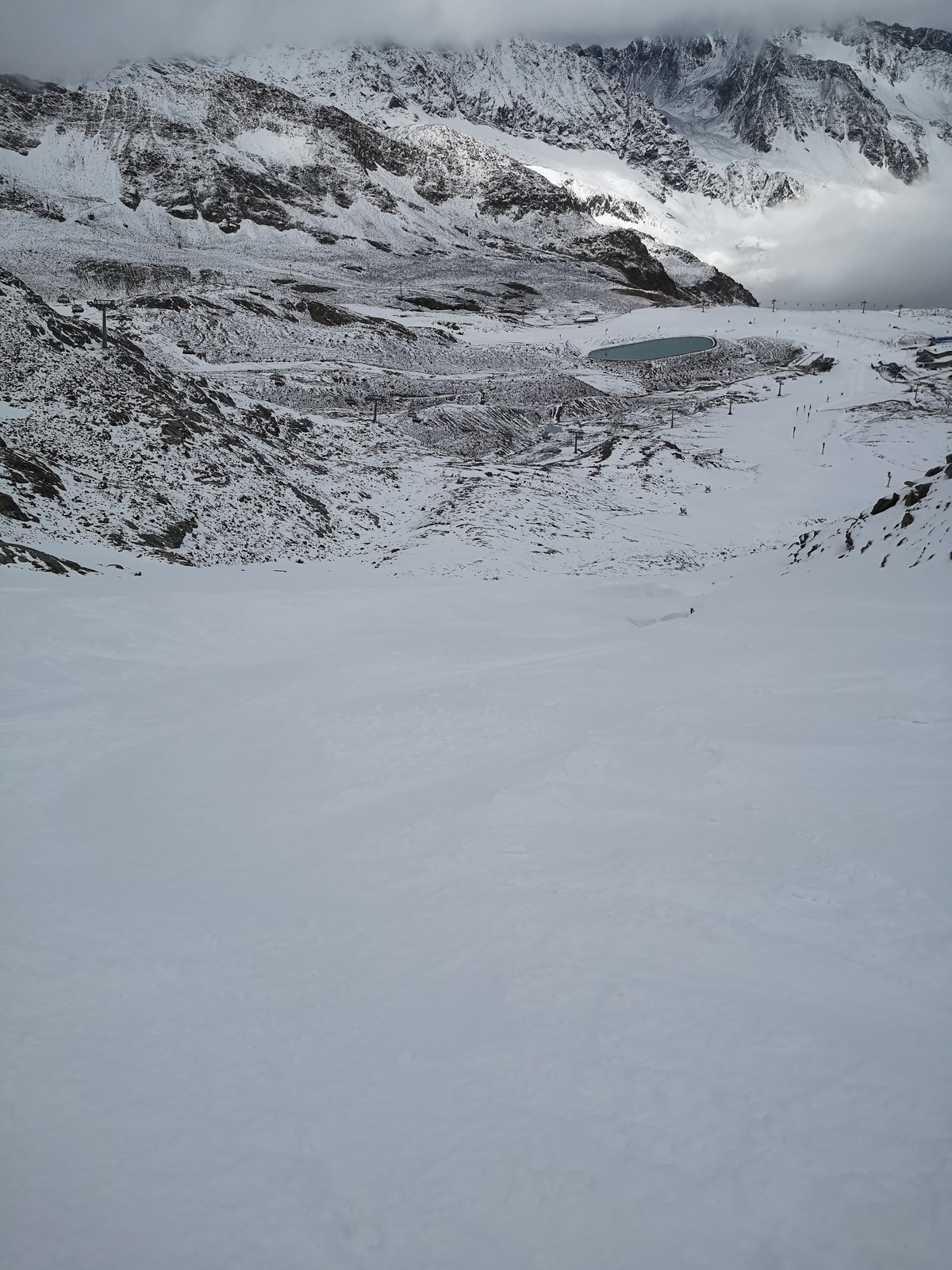 Zurück an Daunferner wollten wir dann unbedingt auf Ski. Weshalb wir die Schneebedeckte aber gesperrte 1b führen.