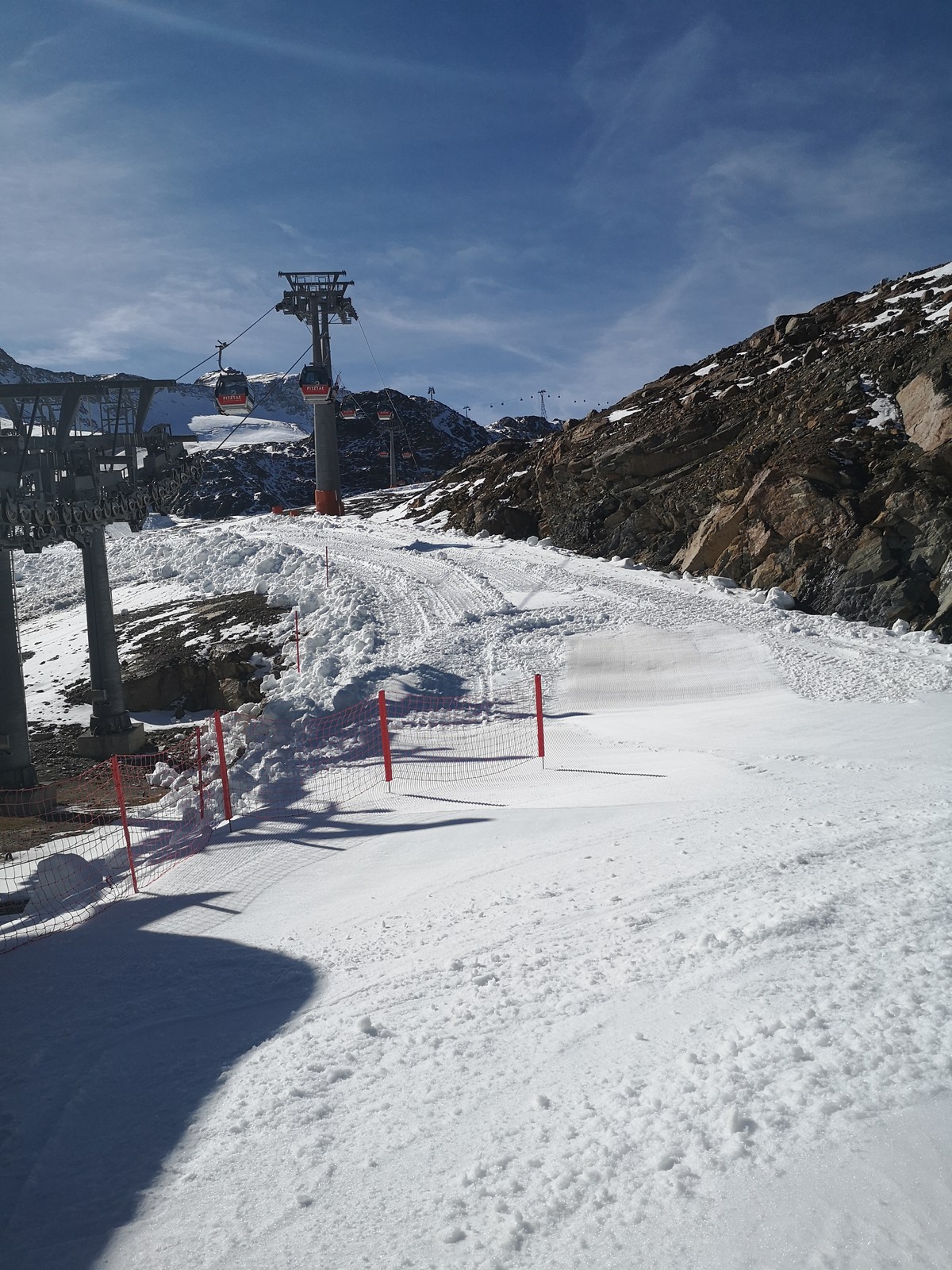 An der Talstation Gletschersee bzw. Mittelbergbahn