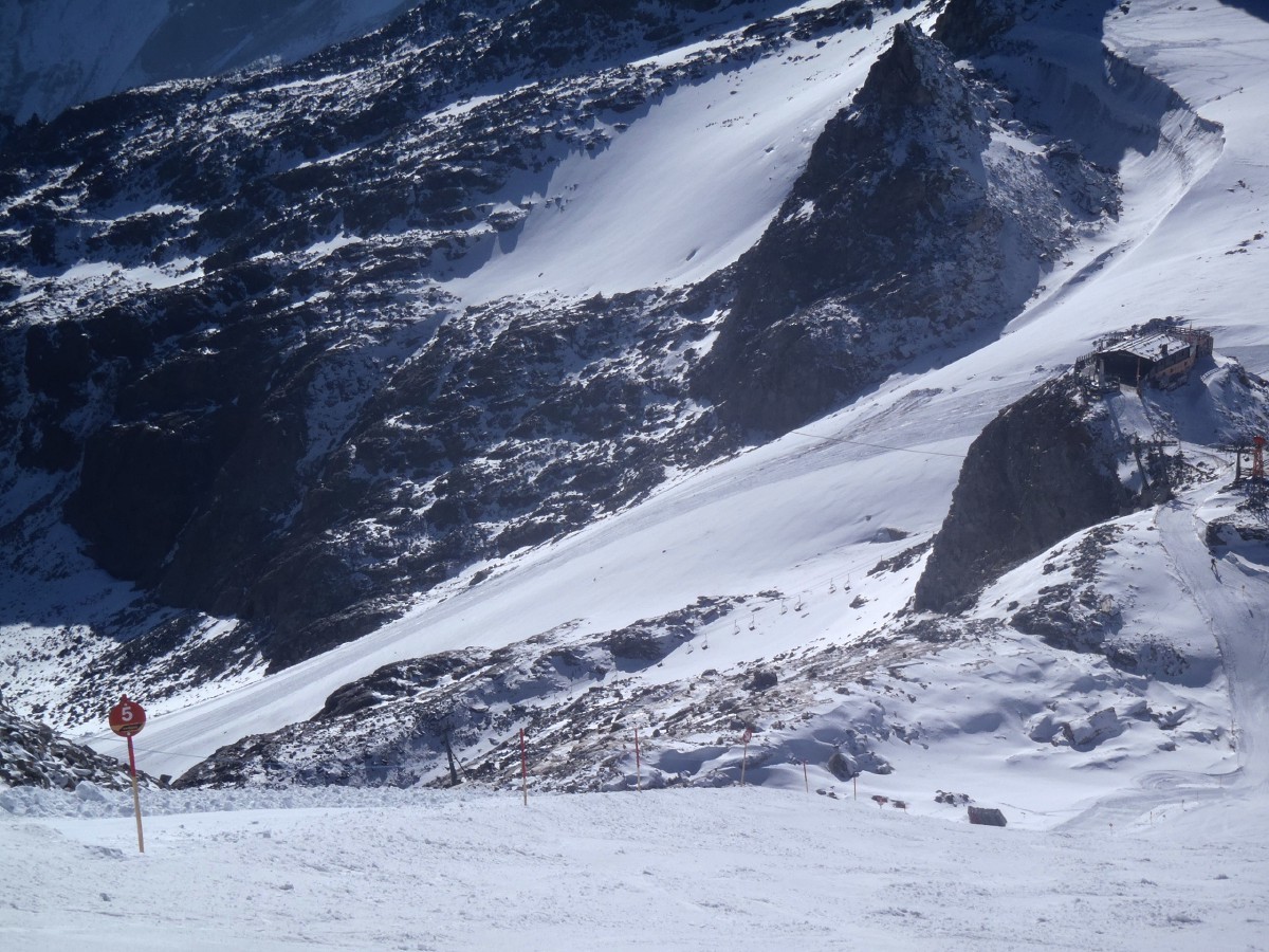 Schlegeispiste oberer Bereich und Gletscher-Hütte