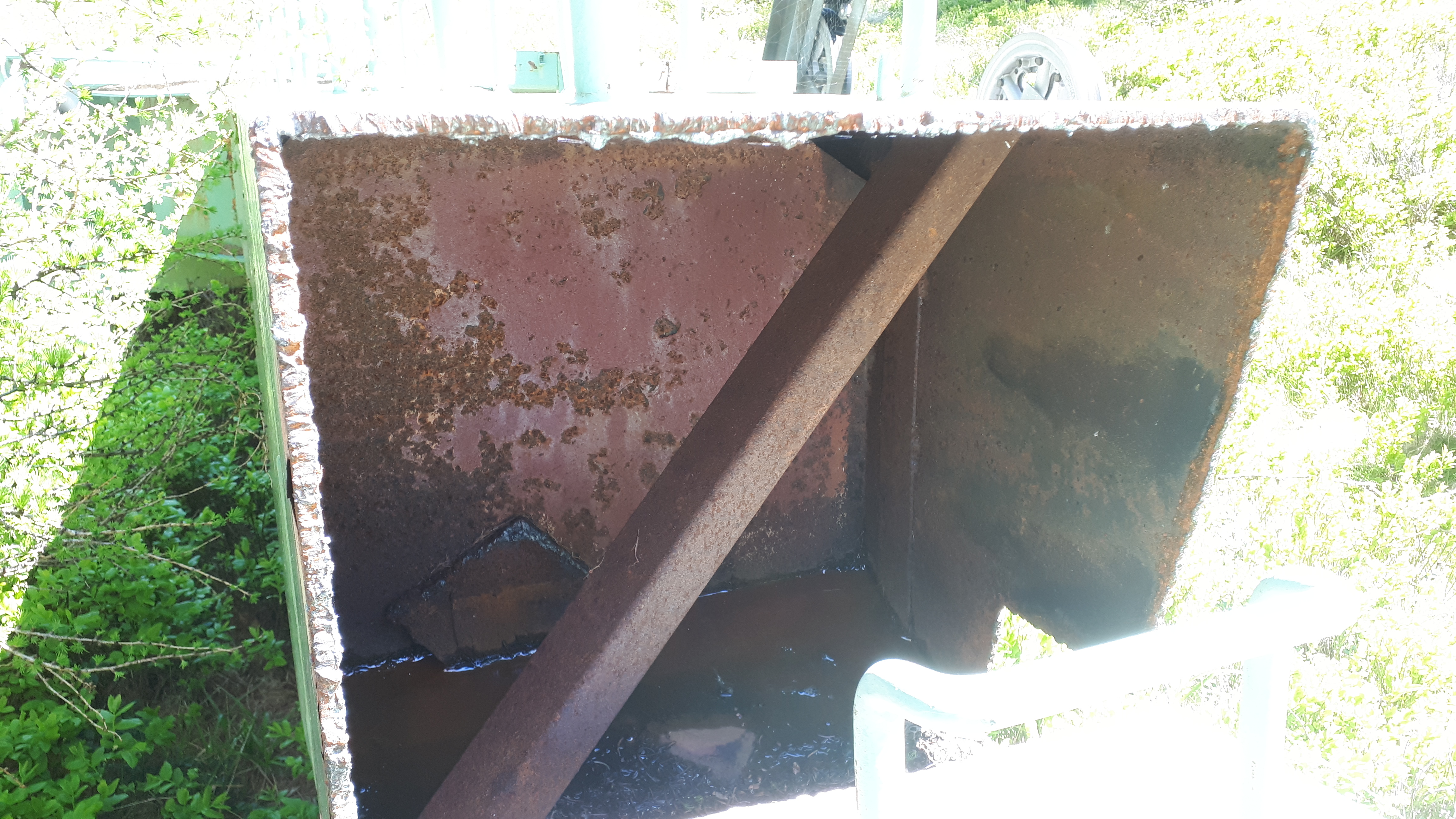 Stoßstelle zwischen Ober- und Unterteil