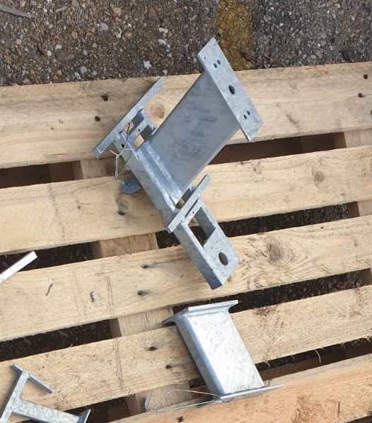 Teile aus der Verzinkerei - etwas verzerrt, hab aber grad nichts Besseres zur Hand