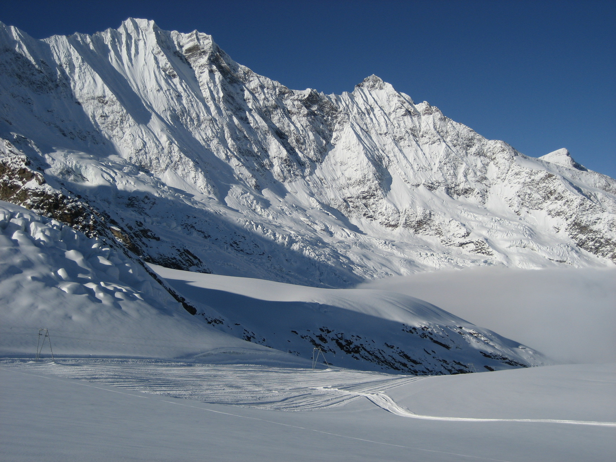 Die Feechatz-Piste Richtung Längfluh ist grundpräpariert
