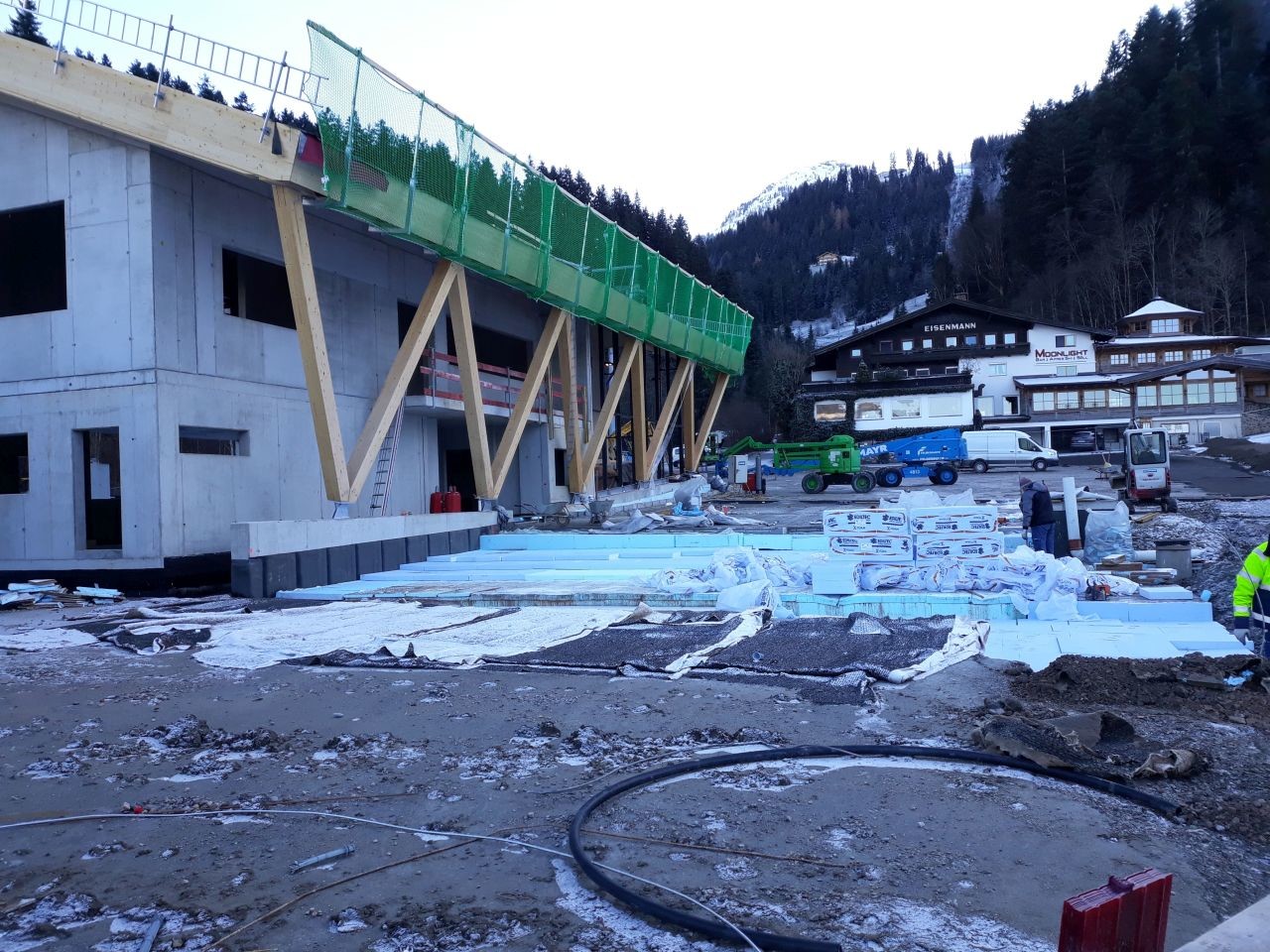 Vorplatz (Skibus soll hier wenden)