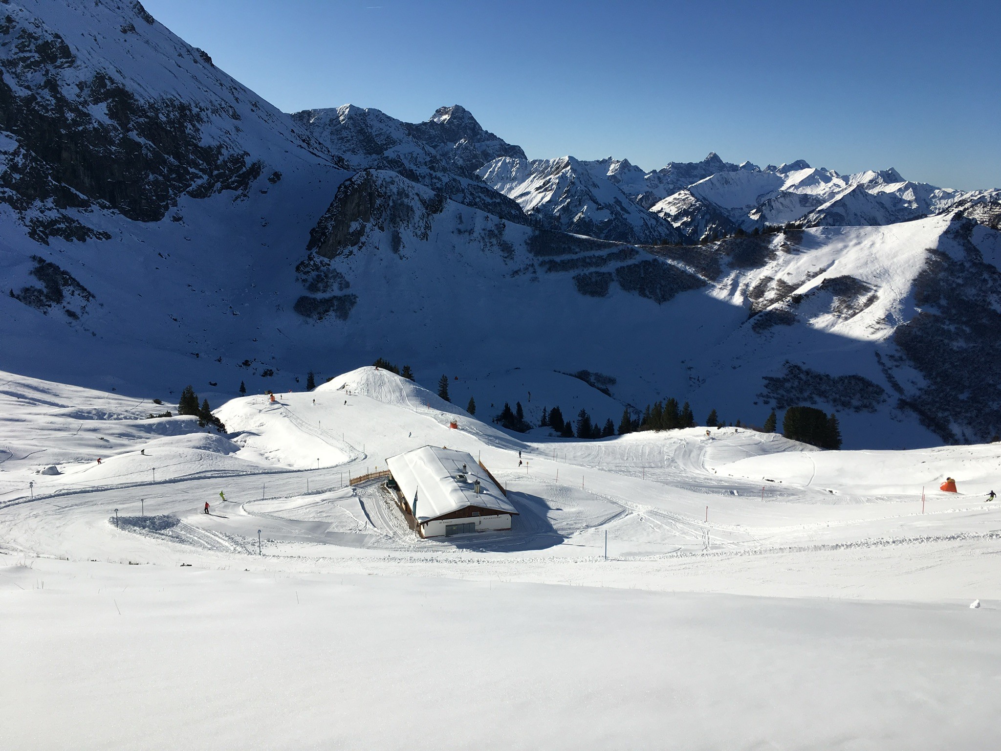 Blick Richtung Adlerhorst  zwerenalpe nur die äußere Piste präpariert.