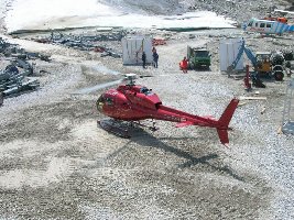 rettungshubschrauber aus Kaltenbach fuhr am bein verletze mitarbeiter