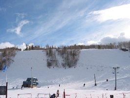 Die beiden Wettkampfpisten &amp;quot;International&amp;quot; und &amp;quot;Giant steps&amp;quot; münden in zwei kurze aber knackige Steilhänge u.a. &amp;quot;Pepi&amp;amp;acute;s face&amp;quot;, benannt nach dem Vail-Pionier Pepi Grammshammer. Keine leichten Talabfahrten also.