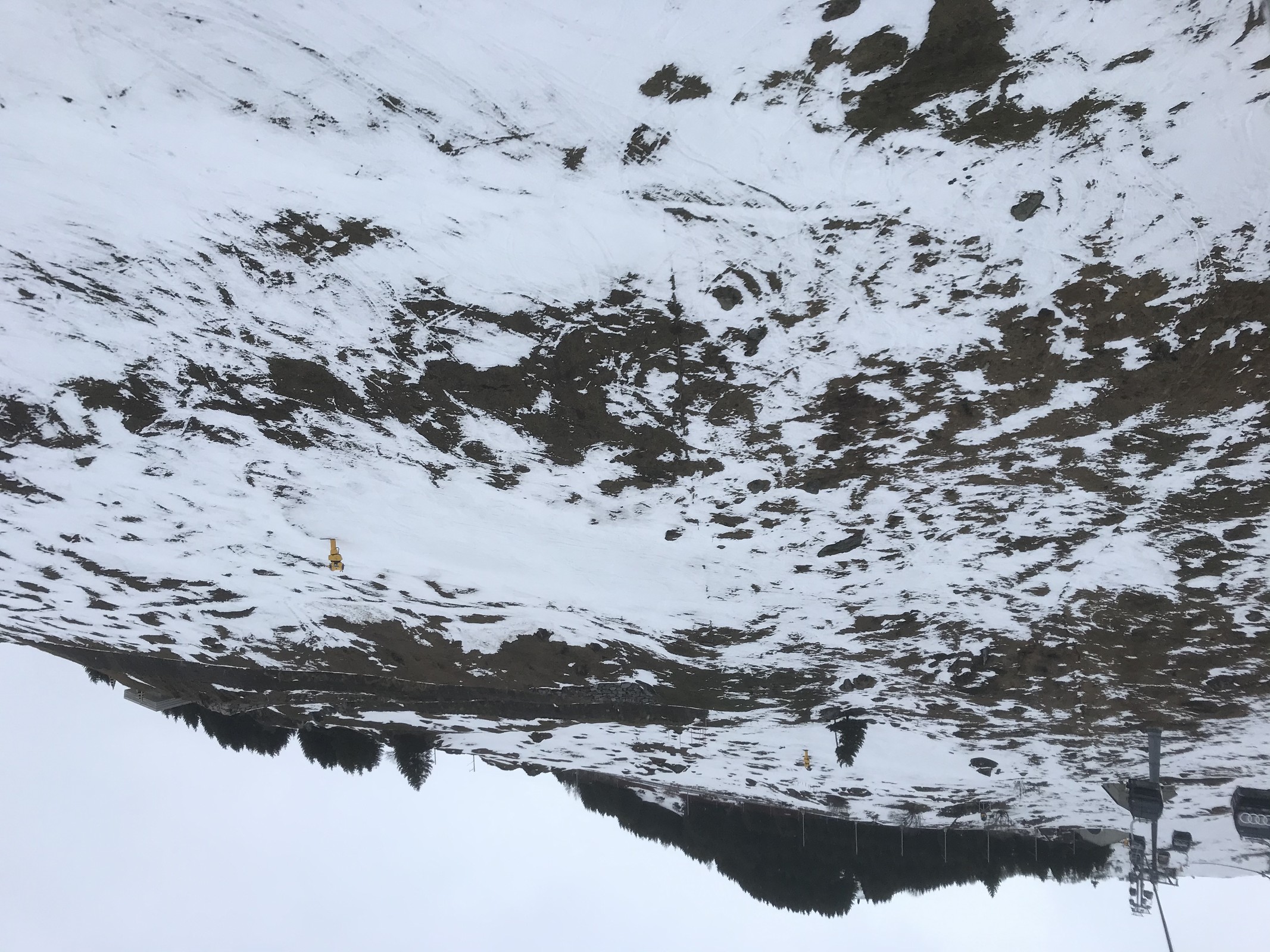 Die schwarze Talabfahrt hat kaum mehr Schnee
