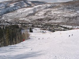 Hier mündet der kurze Ziehweg am Ende der Riva Ridge in den Golden Peak Zielhang und man kann wählen ob man zur 4KSB Vista oder Riva Bahn fährt.