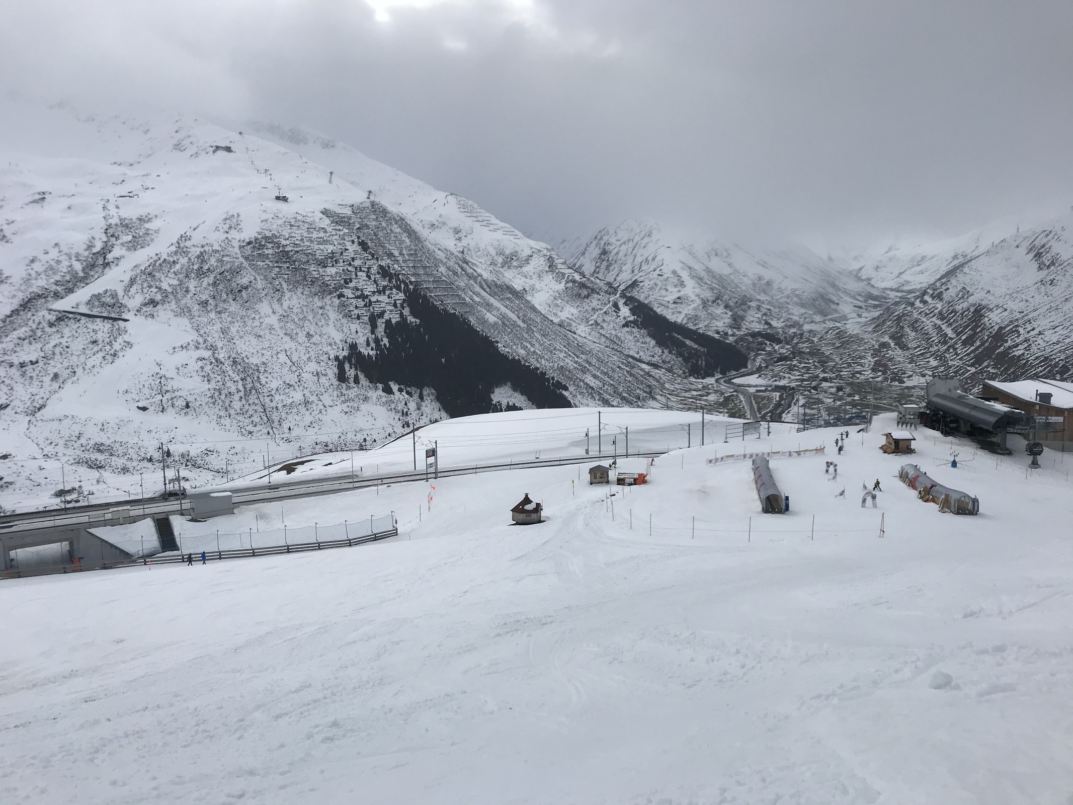 Der letzte Hang bei der Zwischenstation ist offiziell noch gesperrt aber problemlos zu fahren.