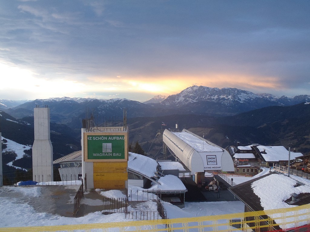 Blick Richtung Westen mit alter Station