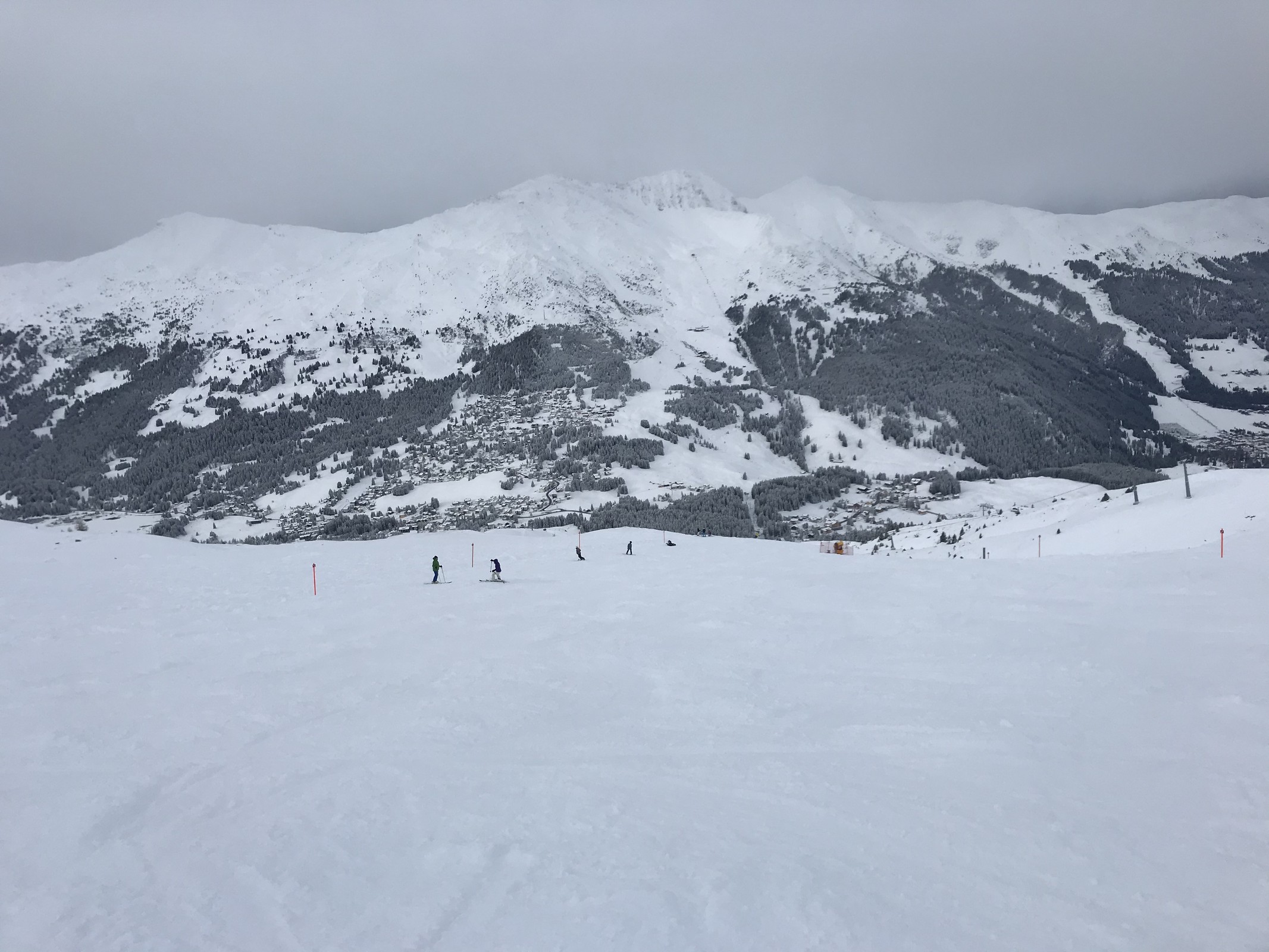 Weisshornmulde ist völlig spassbefreit. Trotz späterem Betriebsbeginn total verbuckelt.