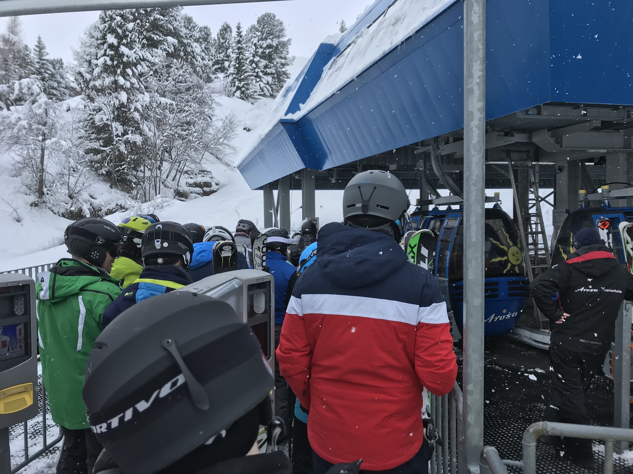 Da die obere Verbindig noch geschlossen ist, staut es an der Kulm-Gondel