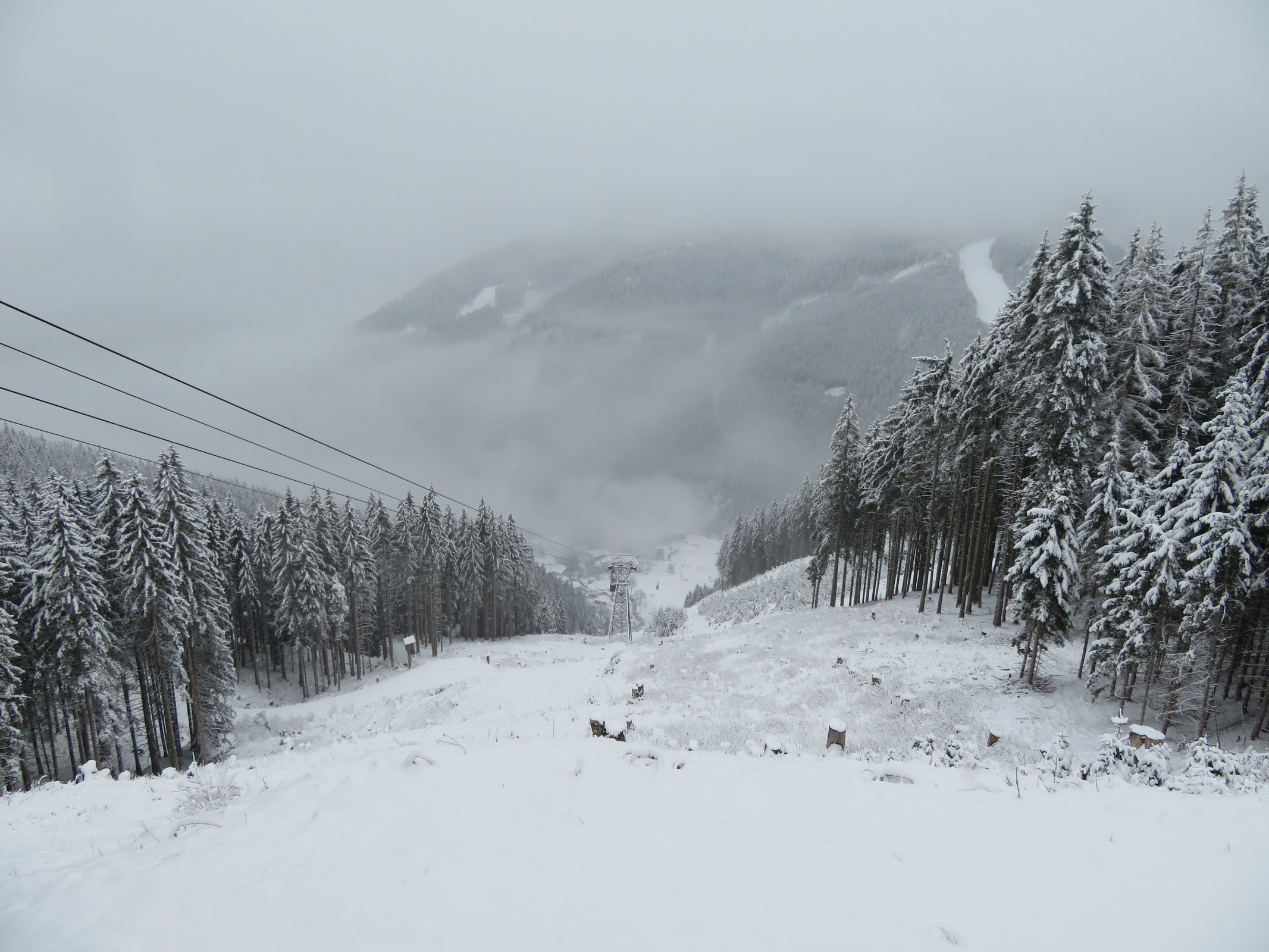 13.23 Uhr: Blick ins Schmittental von der Bergstation der Sonnenalmbahn.