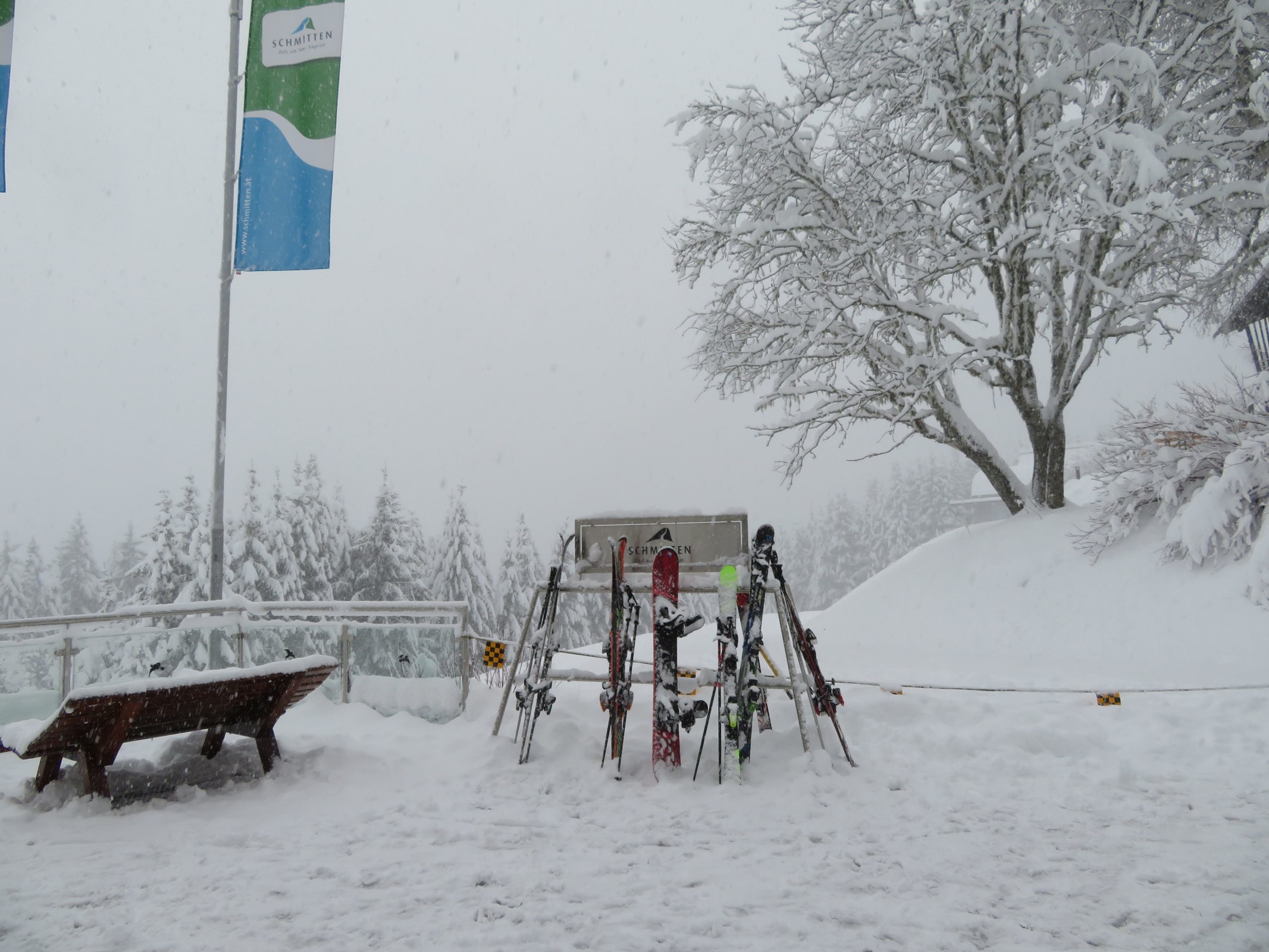 12.57 Uhr: Blick von der Bergstation Sonnenalmbahn zur Talstation Hochmaisbahn