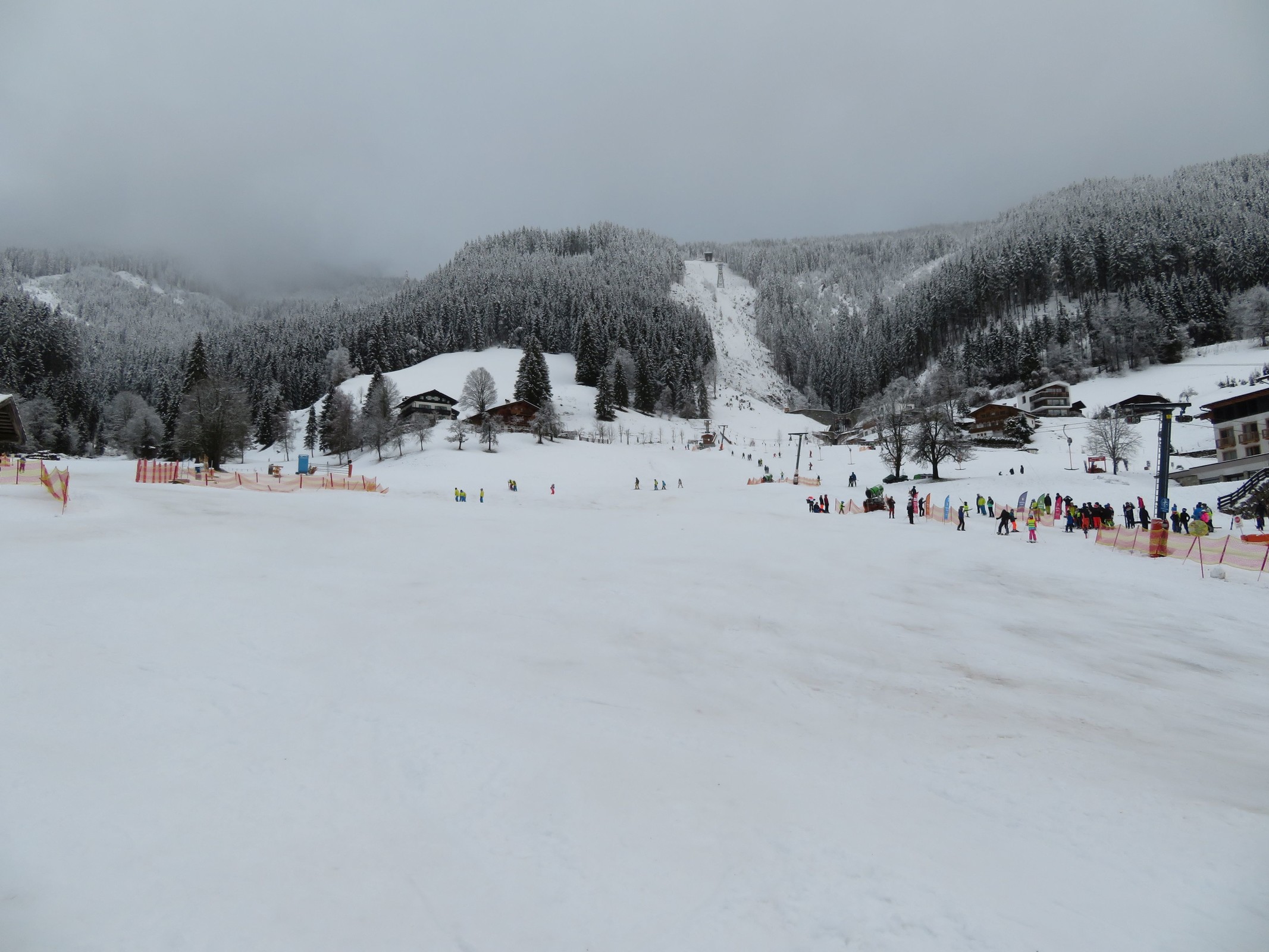 15.16 Uhr: Piste am Falleglift mit leichten braunen Stellen