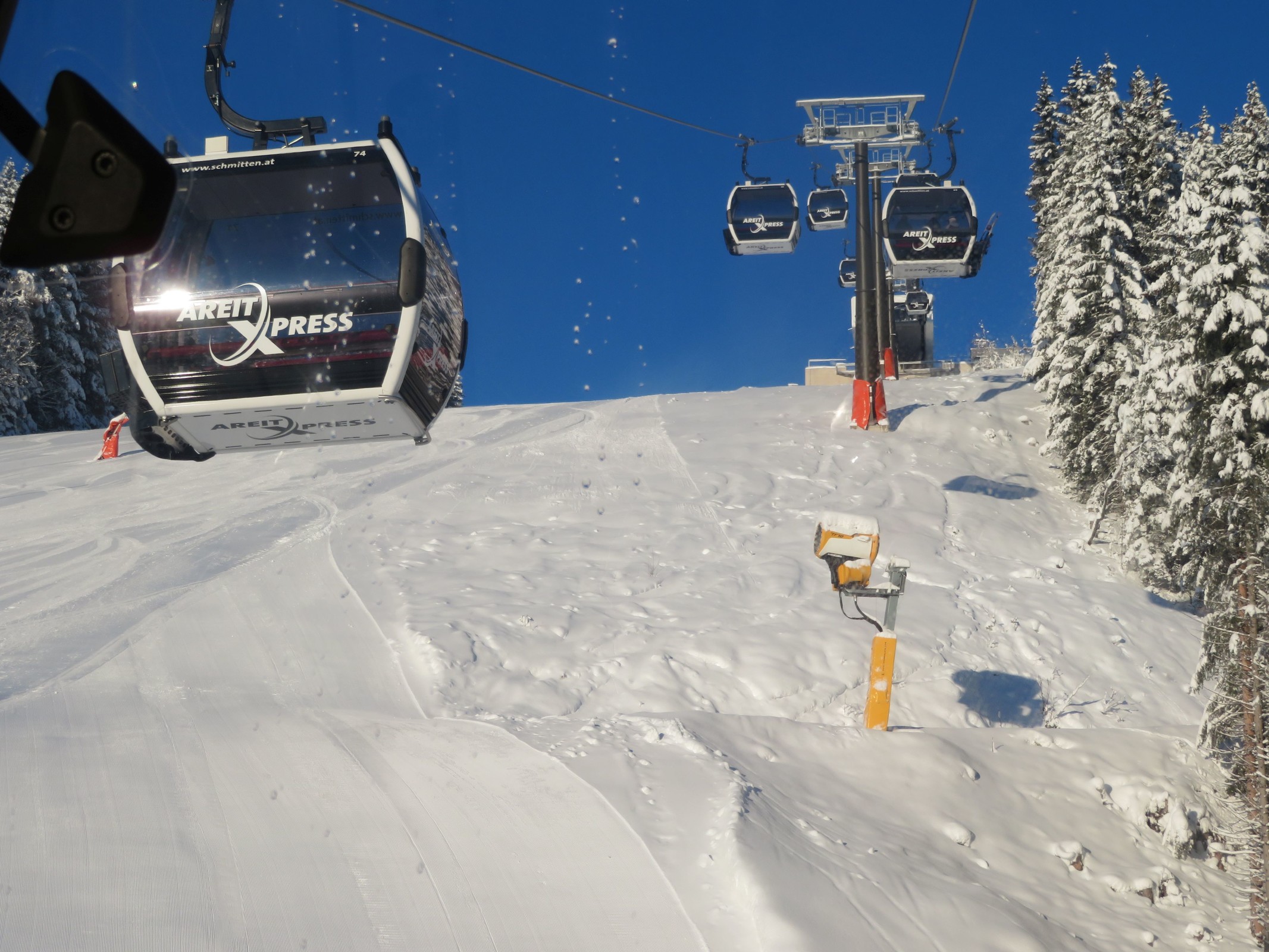 08.50 Uhr: Im areitXpress, links die Schüttabfahrt (Nr. 4)