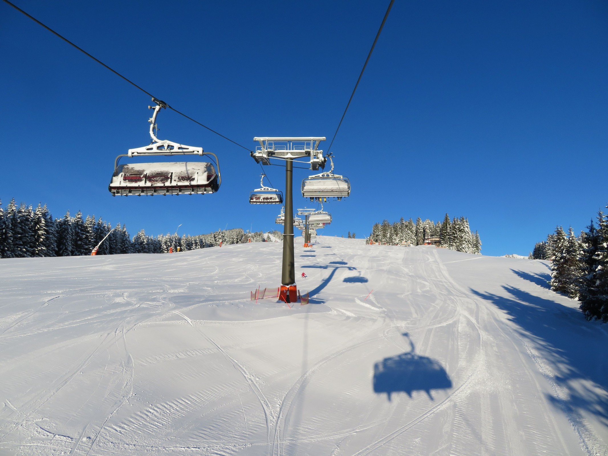 08.53 Uhr: In der Glocknerbahn mit Piste Nr. 3 Glocknerwiese