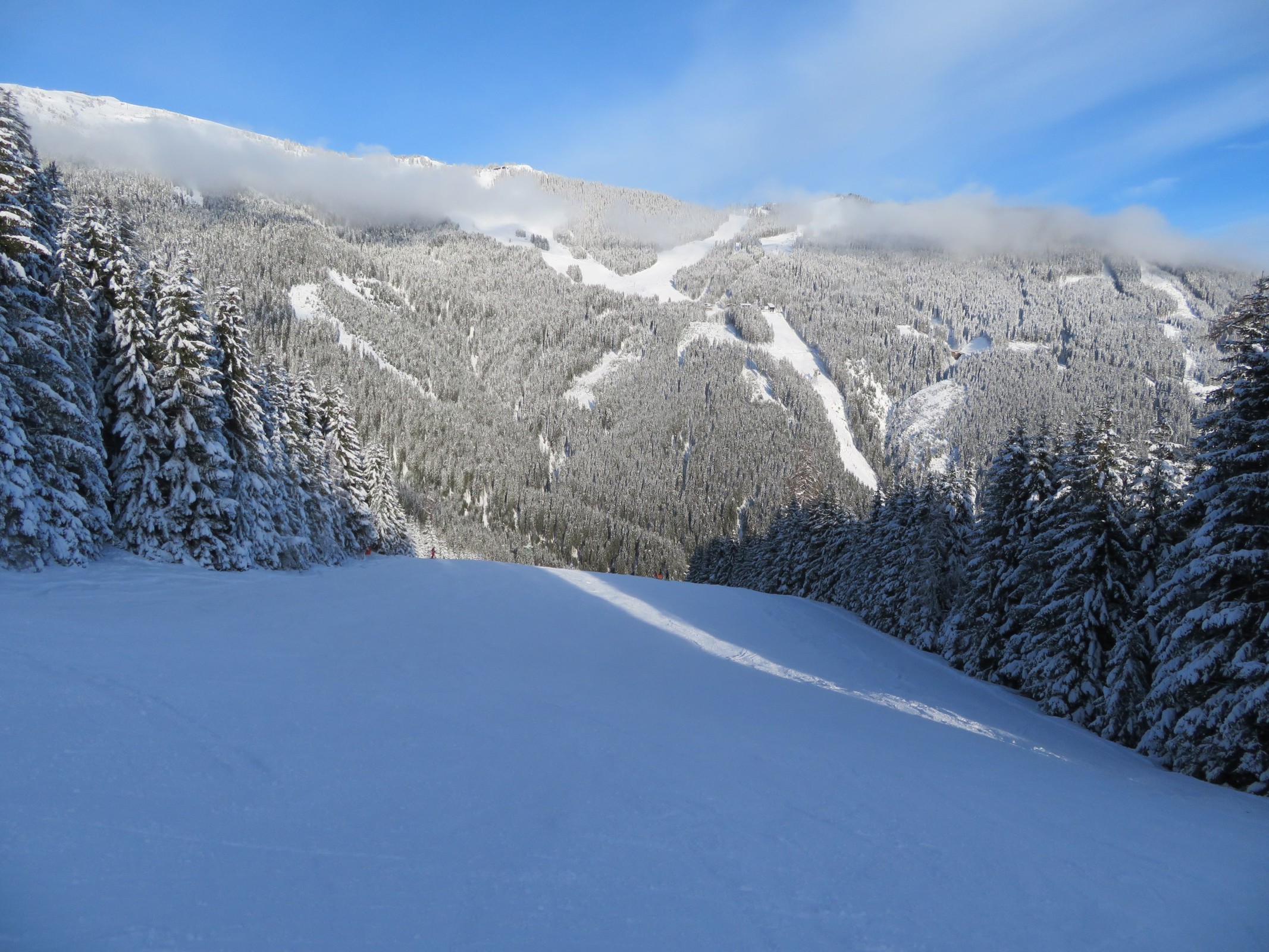 10.15 Uhr: Selbe Stelle an der Standardabfahrt, Blick zum Skigebietsteil Sonnenalm