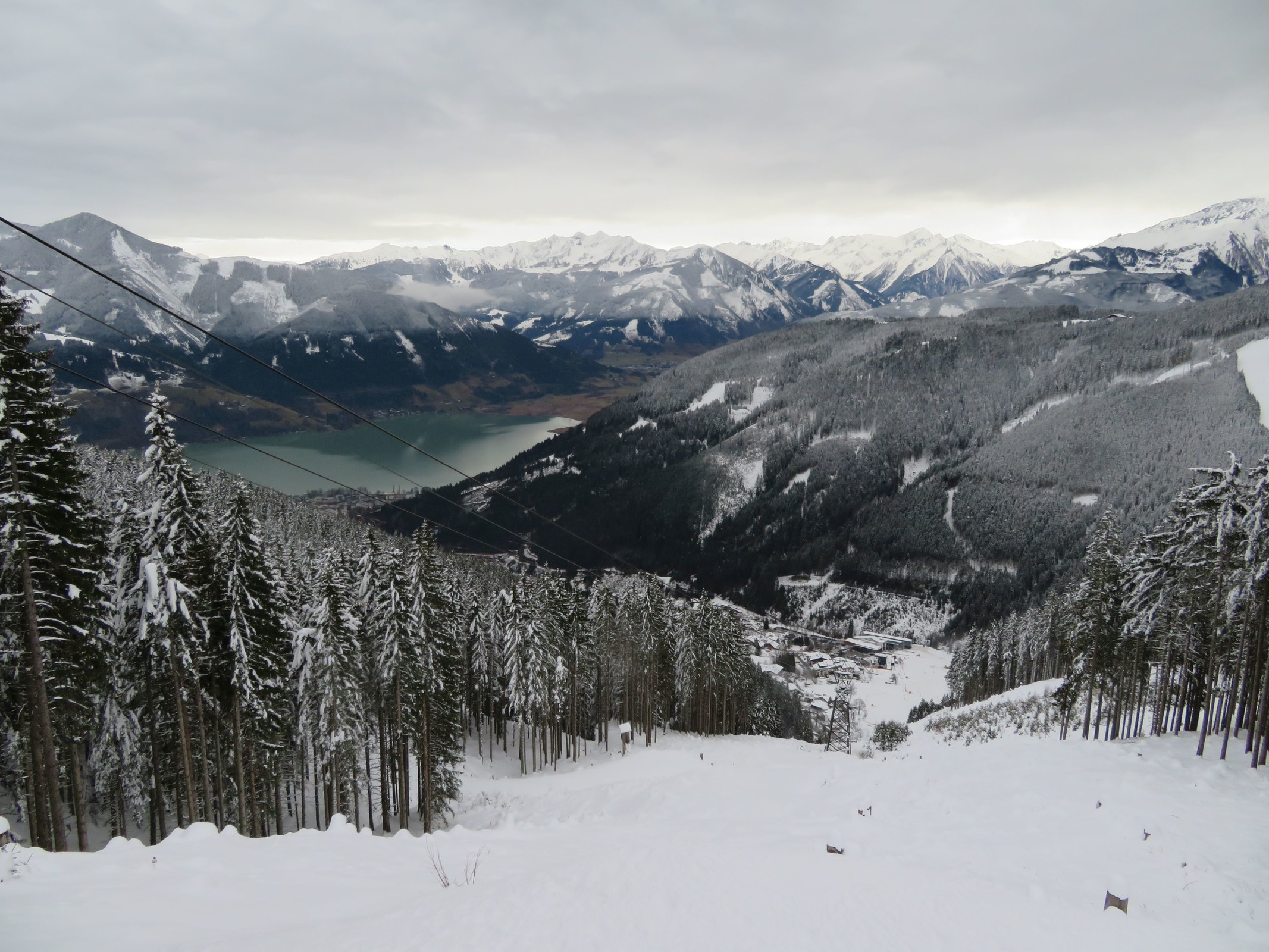 14.10 Uhr: Blick zum Zeller See und ins Schmittental von der Bergstation der Sonnenalmbahn