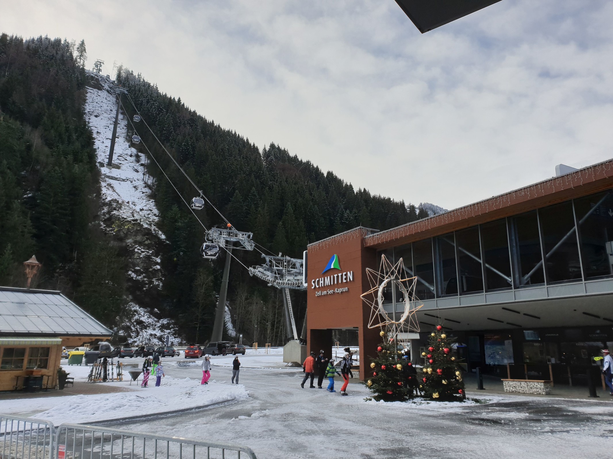 Talstation von außen und Trasse zellamseeXpress I