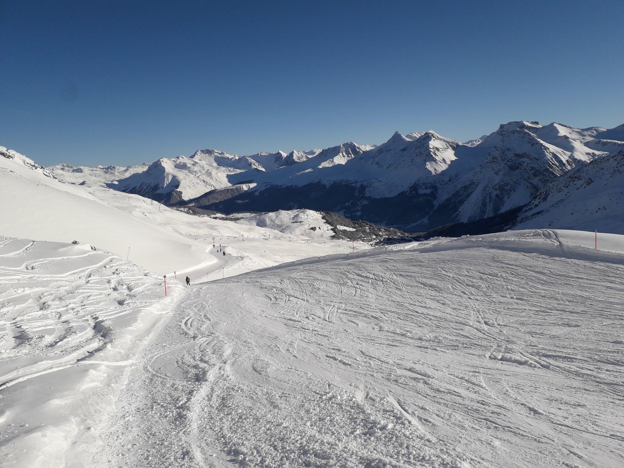 In Arosa waren viele Pisten aufgrund der geringen Neigung in gutem Zustand. Die Piste 5, hier im Bild, ist oft stark frequentiert. So auch heute.