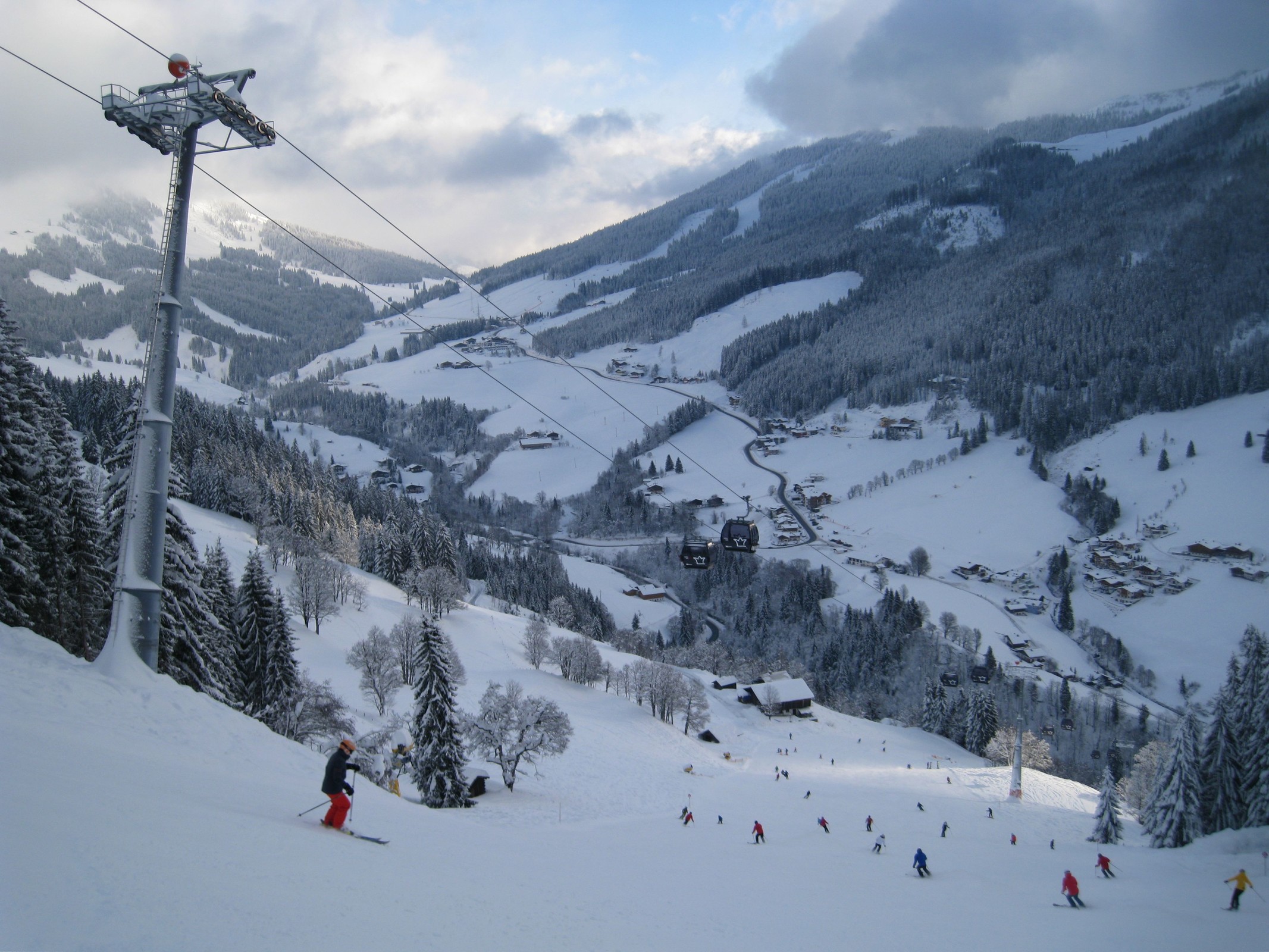 09.47 Uhr: Auf der Gabühelabfahrt (Nr. 21) mit neuer Gabühelbahn - Blick talwärts
